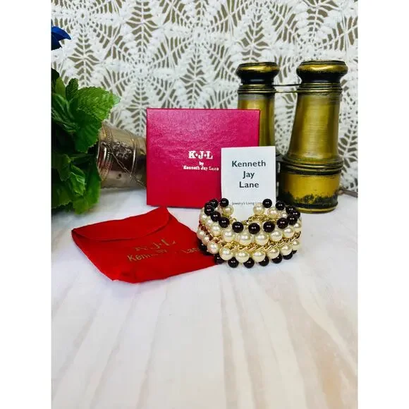 Kenneth Jay Lane Pearl and Gold-tone Bracelet - Picture 2 of 7